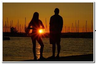 爱在黄昏日落前,爱在时光里悄然绽放